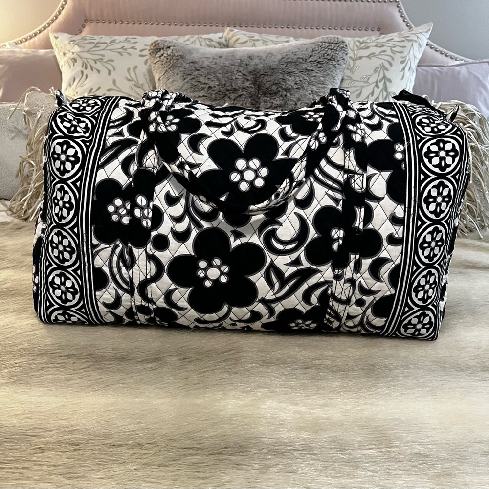 VERA BRADLEY Night & Day 2010 L Duffle Bag Handles Zipper Black White Floral Y2K